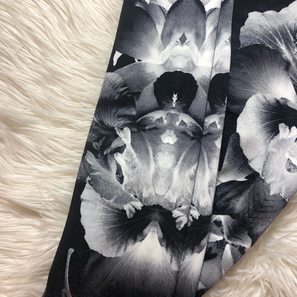 Flower patterned leggings - Picture 2 of 3